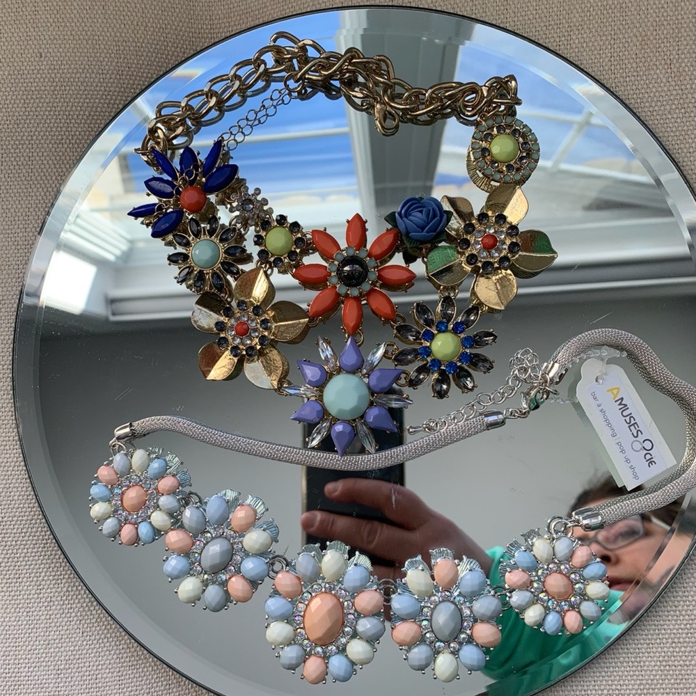2 FOR 1! NWT Beautiful flower statement necklaces